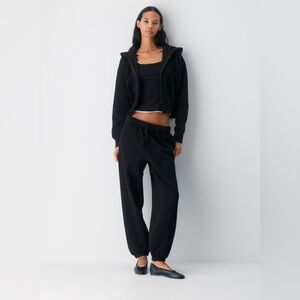 🖤 ARITZIA SWEATSUIT